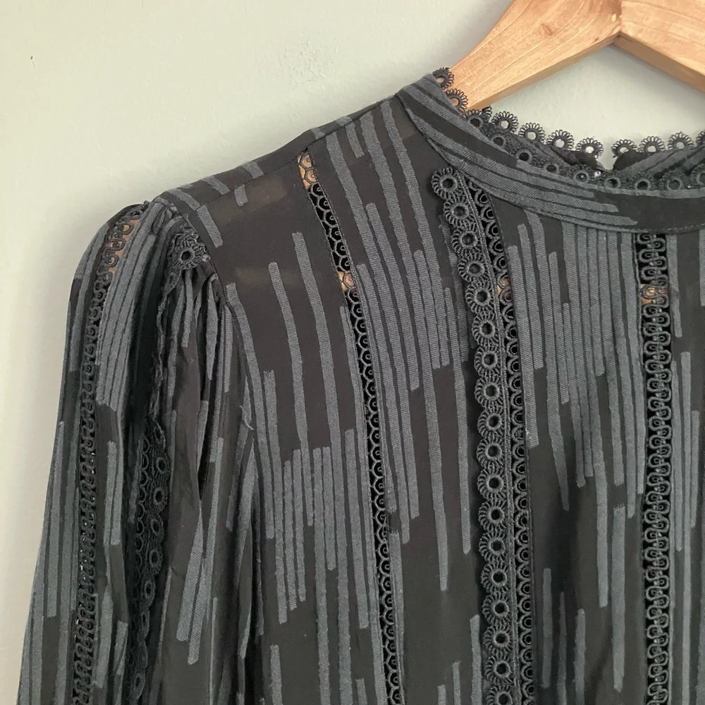 ANN TAYLOR Black Open Eyelet Long Sleeve Mock Neck Blouse Size XS (Could fit S) - Picture 2 of 11